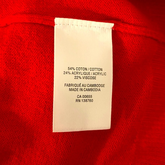 ❤️REITMANS  ESSENTIALS ❤️Red button- up cardigan in medium. Like new condition. - Picture 13 of 14